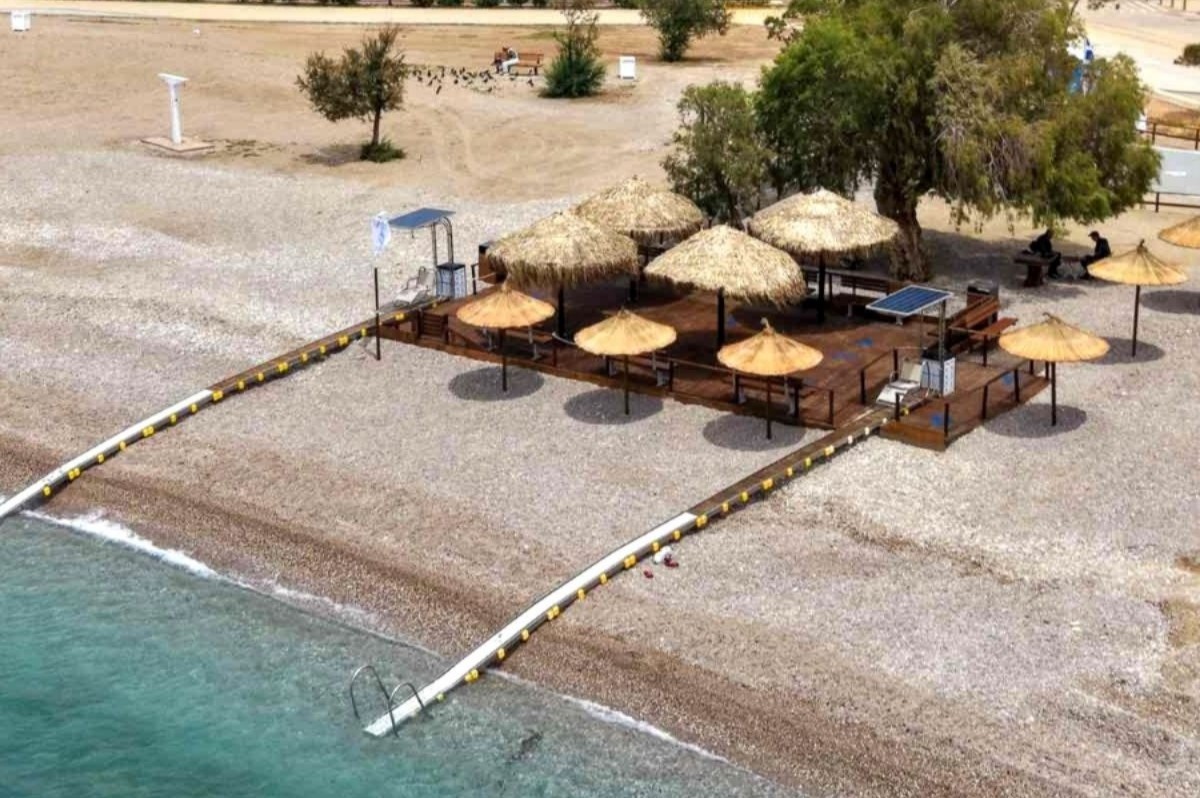 Γλυφάδα και Βούλα: Σε λειτουργία οι υποδομές SEATRAC για την αυτόνομη πρόσβαση ατόμων με αναπηρία στις παραλίες