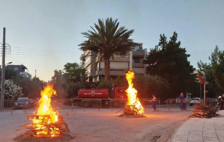 Η Βούλα αναβιώνει το παραδοσιακό έθιμο του Αϊ Γιάννη του Κλήδονα