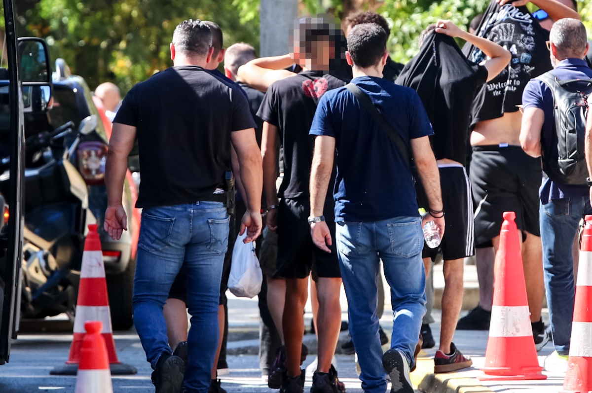 Δολοφονία 15χρονου στην Καλλιθέα: Στον ανακριτή σήμερα οι επτά συλληφθέντες