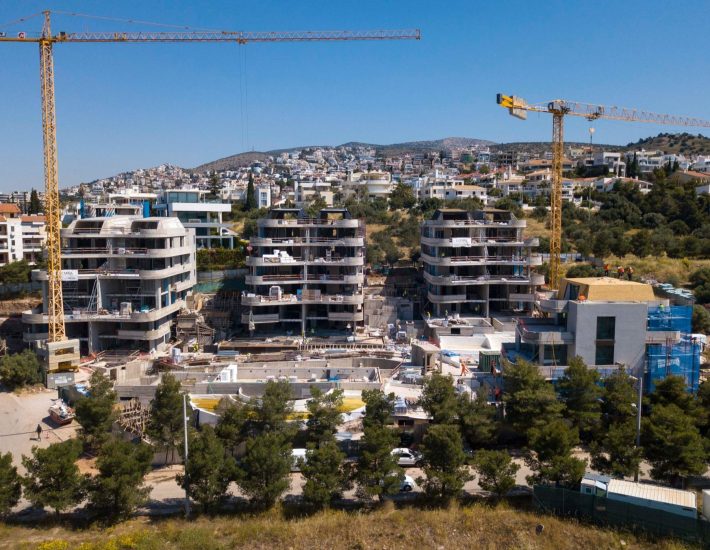 Apollo Hills: Ολοκληρώθηκε ο βασικός κατασκευαστικός σκελετός στο νέο οικιστικό έργο της Hines στη Βούλα