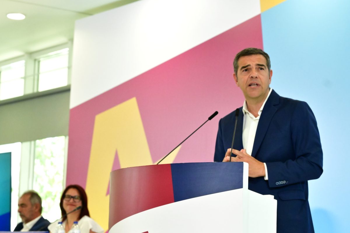 «Η Βουλιαγμένη κινδυνεύει να γίνει ένα τεράστιο ξενοδοχείο»: Η αναφορά Τσίπρα στον Δήμο 3Β και το Σχέδιο «Αριστοτέλης»