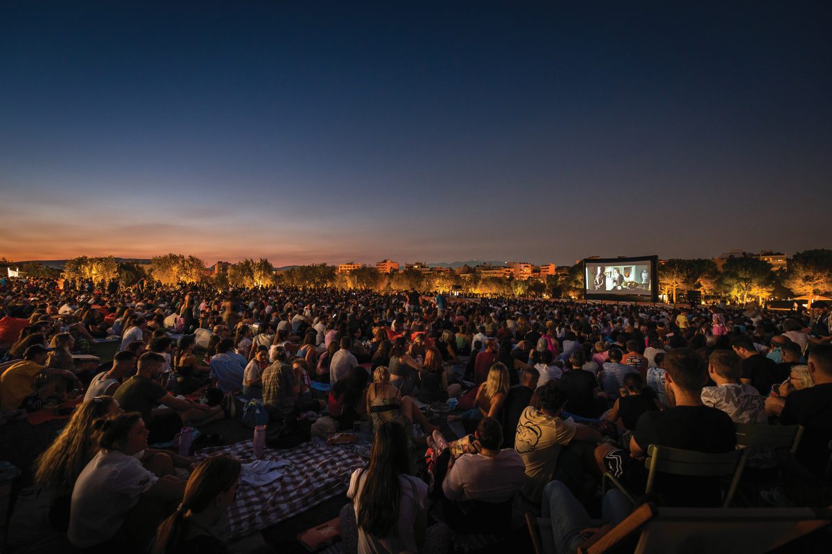 Full Moon Sleepover στο Νιάρχος: Μαραθώνιος ταινιών Σπίλμπεργκ, silent disco και καγιάκ με ελεύθερη είσοδο