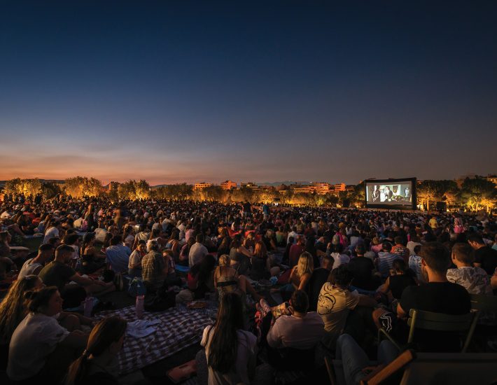 Full Moon Sleepover στο Νιάρχος: Μαραθώνιος ταινιών Σπίλμπεργκ, silent disco και καγιάκ με ελεύθερη είσοδο
