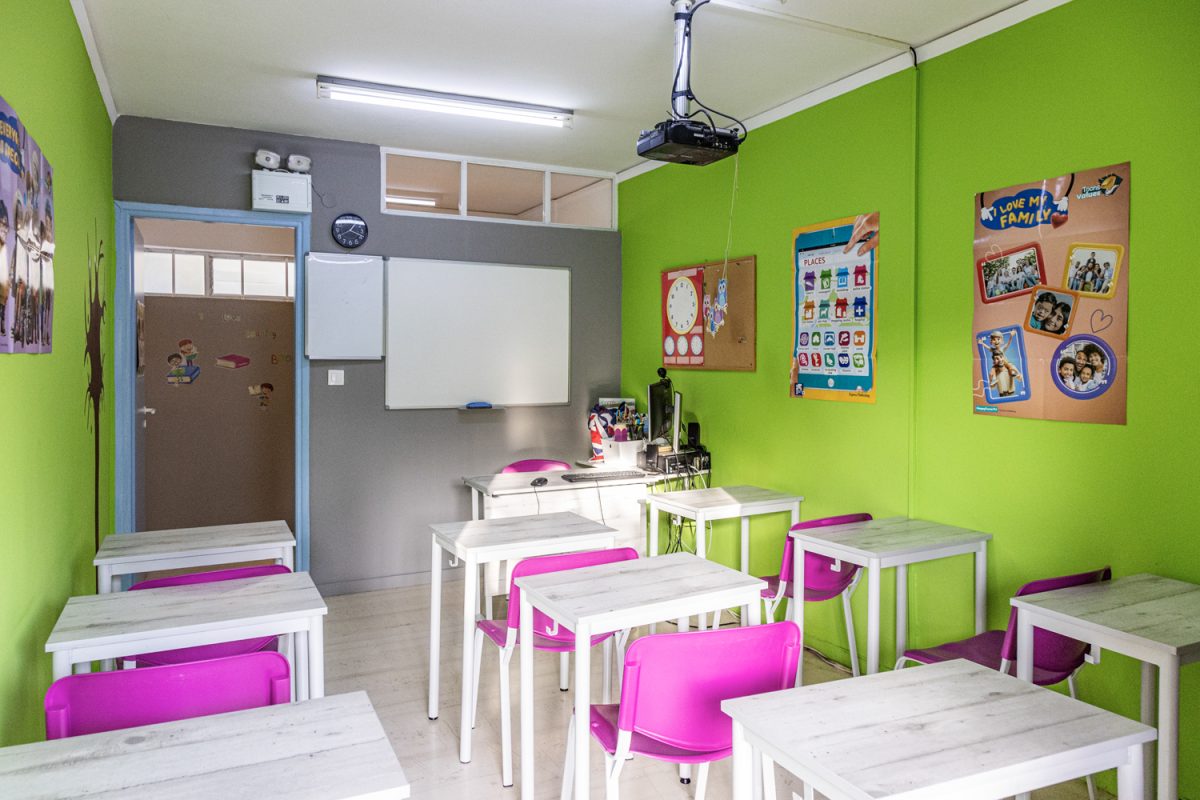 Fortouni Language School: Το φροντιστήριο στη Βουλιαγμένη όπου οι μαθητές γυρνούν πίσω ως γονείς
