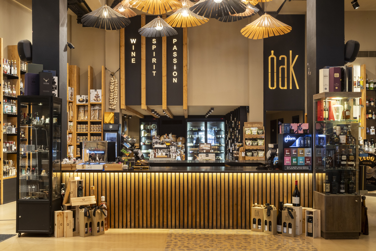 Στην OAK Cava της Βουλιαγμένης, κάθε περίσταση έχει το μπουκάλι της