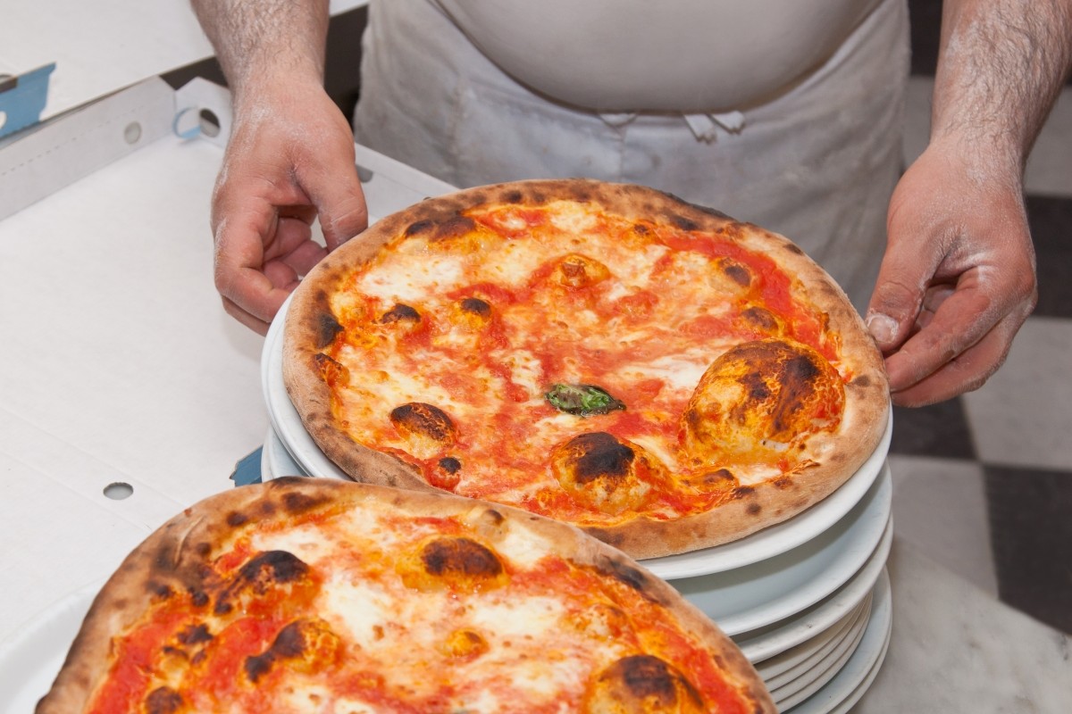 Crazy Pizza: Το διεθνές brand του Flavio Briatore έρχεται στη Γλυφάδα